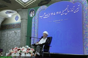 انقلاب اسلامی جزئی از برکات حوزه علمیه قم است