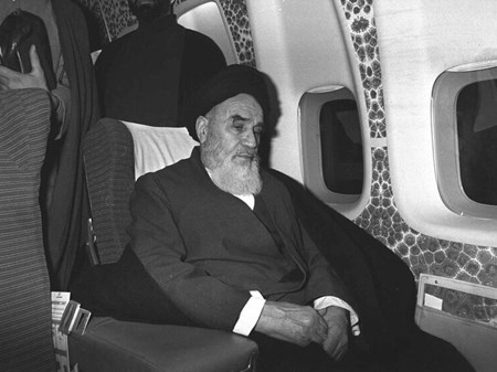 این است انقلاب ملی: رهبری که طاغوت شرق و غرب را شکست داد